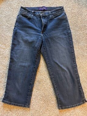 NYDJ Women's Medium Blue capri size 6 pocket detailing sequin bling